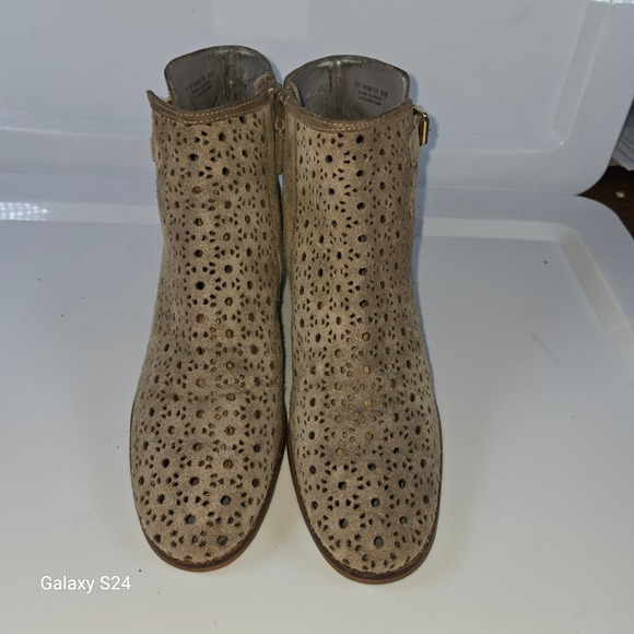 Cole Haan Suede Leather Laser Cut Tan Ankle Booties Size 8.5B - Picture 1 of 9